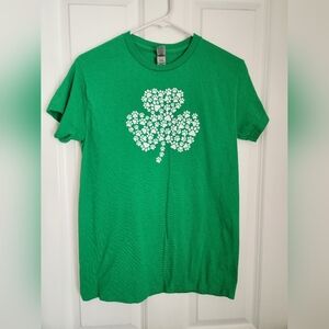 Item #:87 St Patrick's Day, Dog Paw Leaf Top